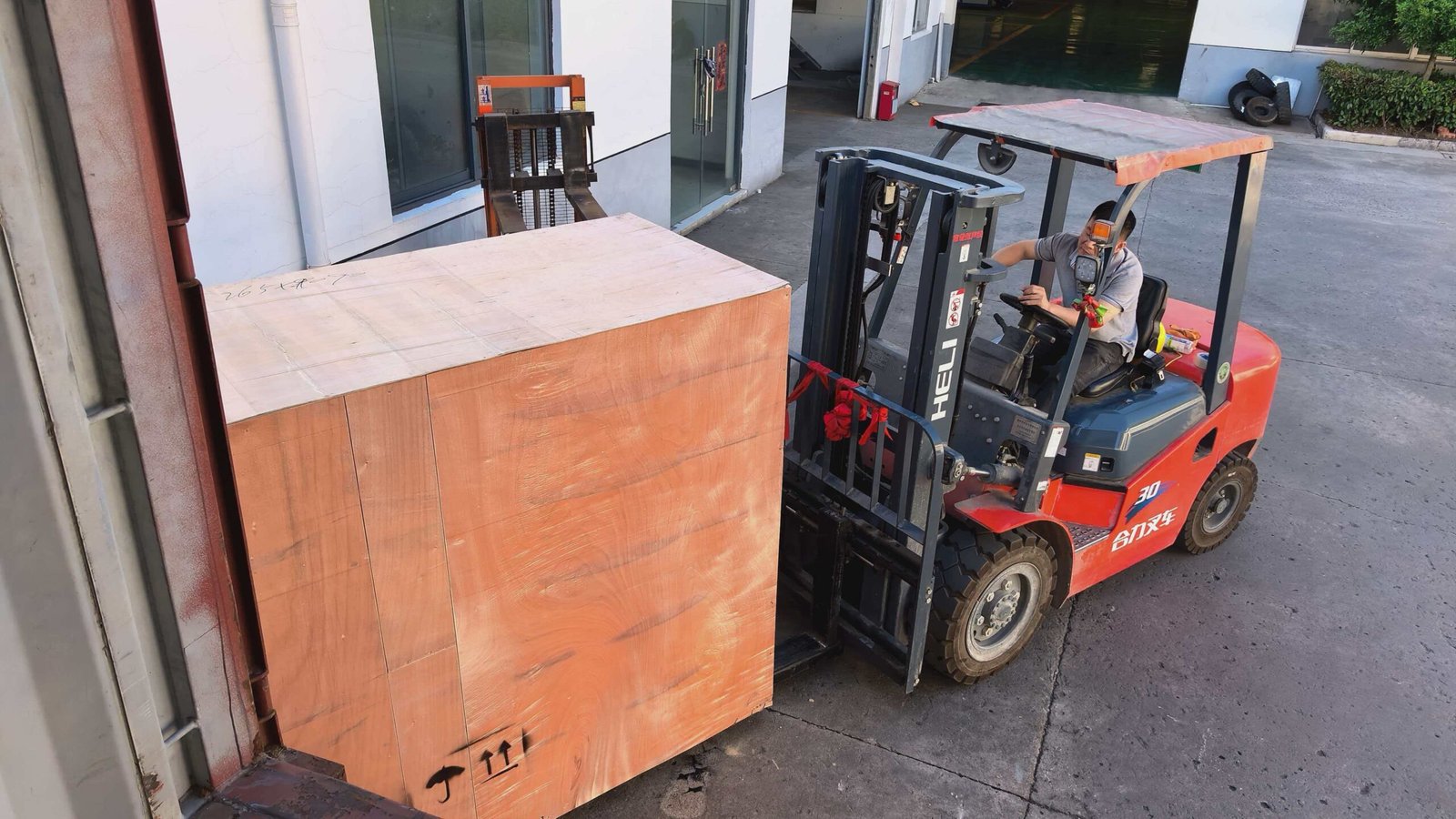 Forklift loading packed SunlayAuto machinery for shipment